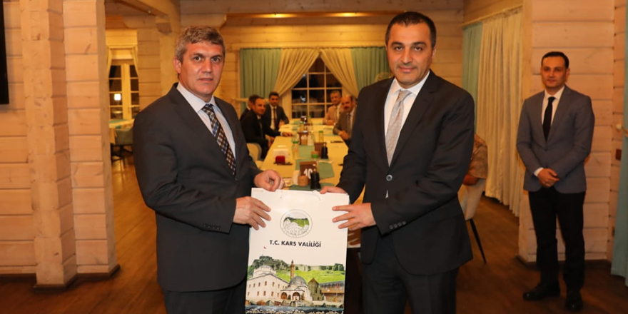 Vali Öksüz’den veda yemeği
