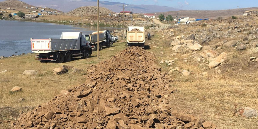 Kars’ta köylerde yol çalışmaları sürüyor