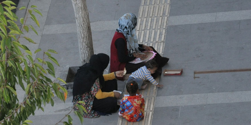 Kars’ta kadın ve çocuk dilenciler vatandaşları bıktırdı