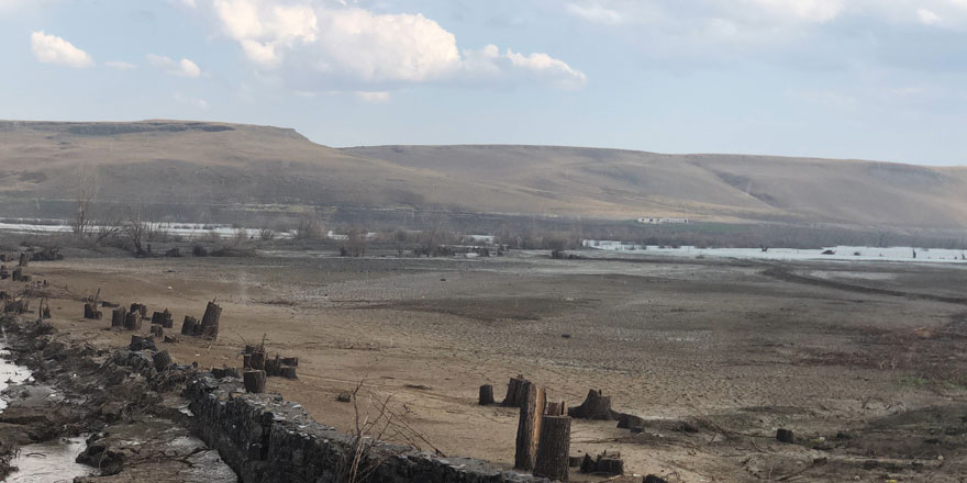 Kars’ta baraj kapakların açılınca su seviyesi 30 metre düştü