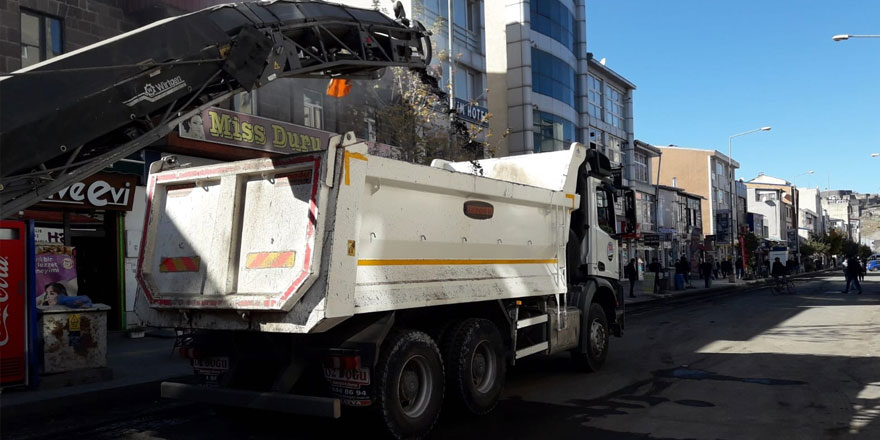 Belediye Kazımpaşa Caddesi’nin asfaltına başladı