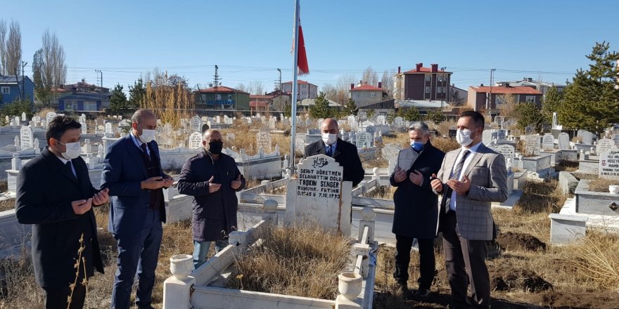 Kars Şehit ve Gazi Aileleri Derneği Şehit Öğretmenleri Unutmadı