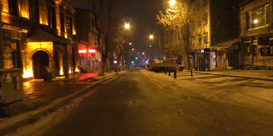 Kars’ta sokaklar sessizliğe büründü