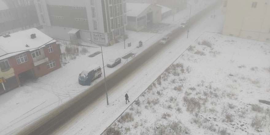 Sürücüler dikkat! Kars’ta görüş mesafesi 10 metreye kadar düştü