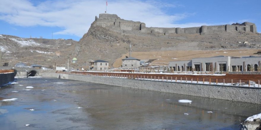 Kars Çayı’nın buzu ikince kez çözüldü