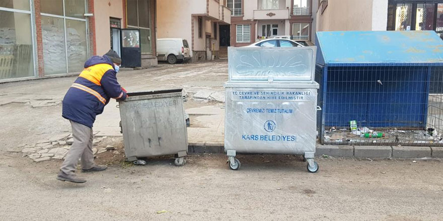 Kars'ta çöp konteynerleri yenileniyor