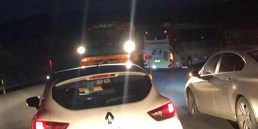 Hayvan yüklü kamyon devrildi, kara yolu trafiğe kapandı!