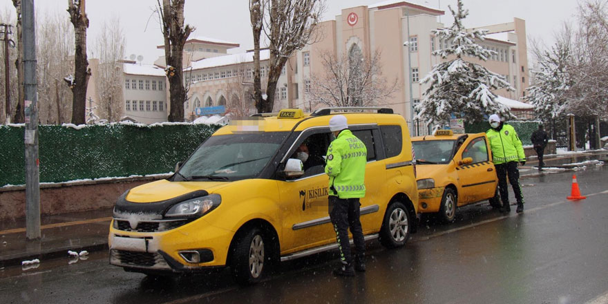 Kars’ta yolcu taşımacılığı yapan araçlar denetlendi