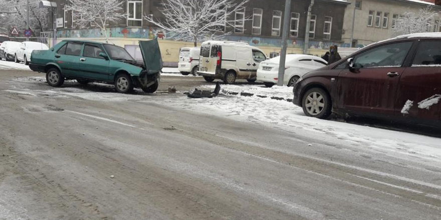 Kars’ta kar yağışı kazalara neden oldu