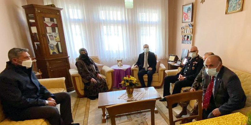 Kars Valisi Türker Öksüz, Şehit Asım Ağçay'ın ailesini ziyaret etti
