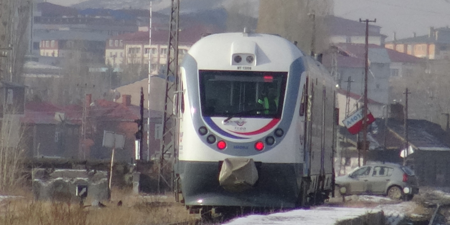 Kars’ta tren seferleri bir yıl aradan sonra yeniden başladı