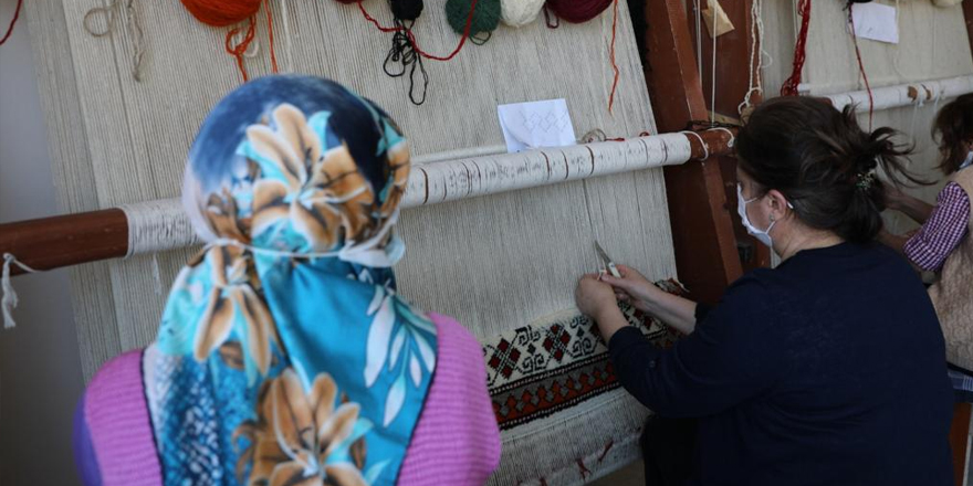 Kars Belediyesi’nden halı dokuma kursu