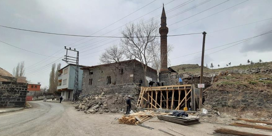 Tarihi Laçin Bey Cami tadilata alındı