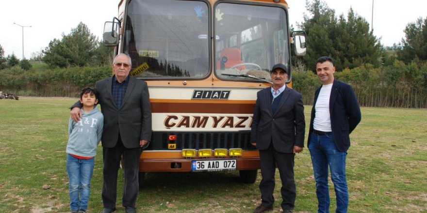 Ekmek teknelerini 30 yıl sonra karşılarında gördüler, gözyaşlarını tutamadılar