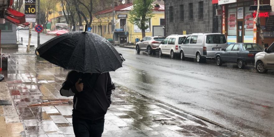 Kars’ta sağanak yağmur etkili oluyor