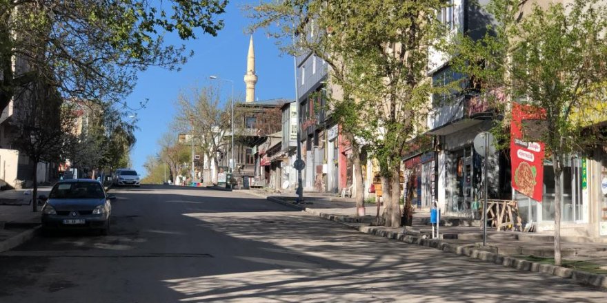 Kars’ta vatandaşlar evlerinde kaldı, vaka sayısı düştü