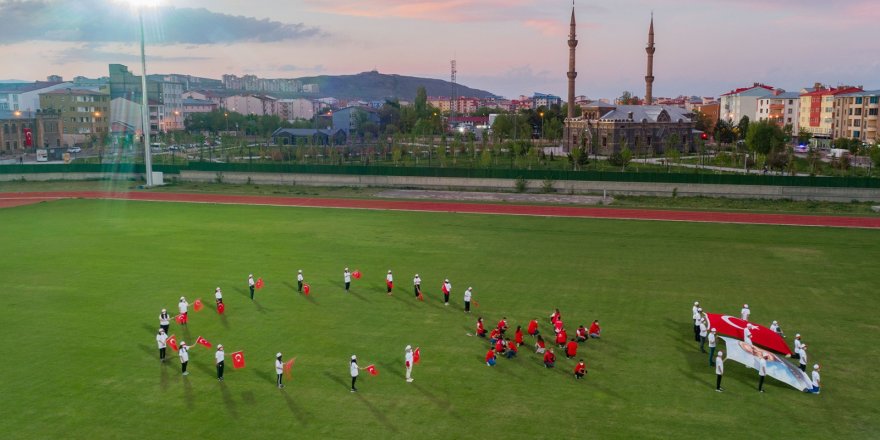 Kars Stadyumunda İstiklal Marşı yankılandı