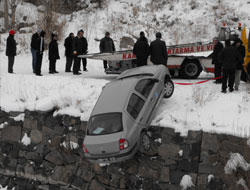 Buzda kaydı, duvarda asılı kaldı