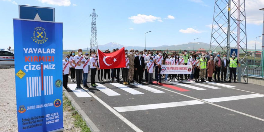 Kars’ta jandarma yaya önceliğine dikkat çekiyor