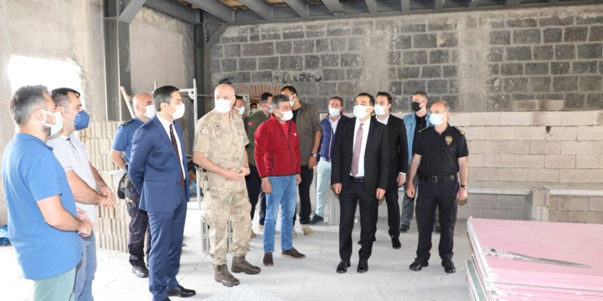 Vali Öksüz, Polis Evi inşaatında incelemelerde bulundu