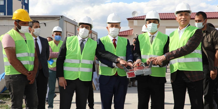 Vali Öksüz’ün hayali gerçekleşiyor : Engelsiz Gündüzlü Yaşam Merkezi'nin temeli atıldı