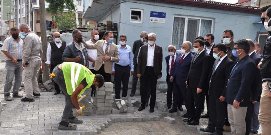 Ara sokaklar parke taş ile buluşuyor