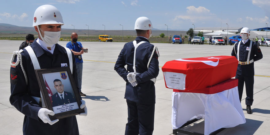 Şehit Astsubay Öztürk’ün cenazesi memleketi İzmir’e gönderildi