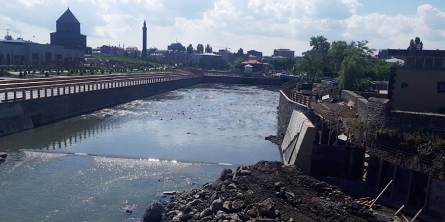 Kars Çayının dibi göründü: bu bir fırsat