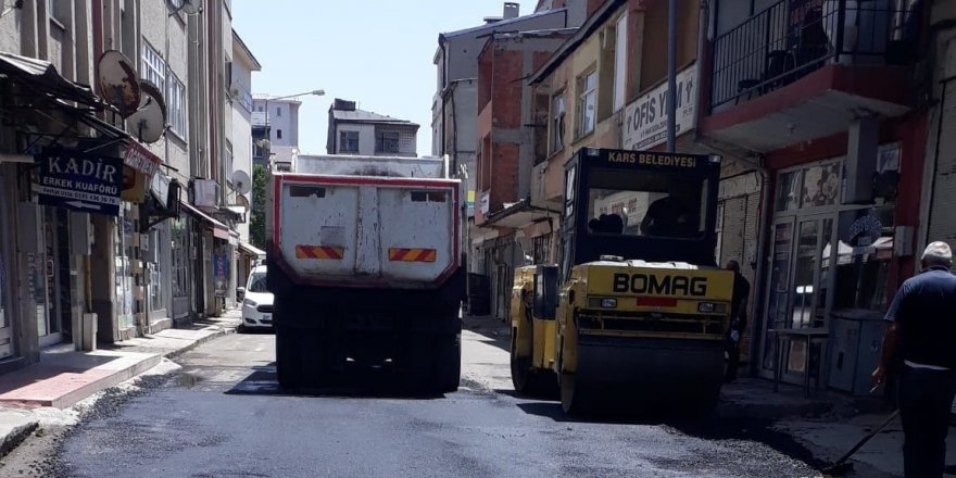 Kars'ta yol bakım ve onarım çalışmaları devam ediyor