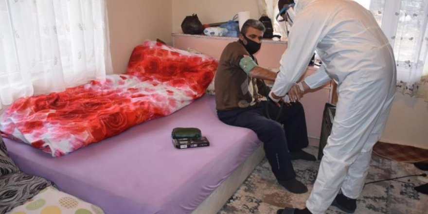 Kars’ta evde yaşlı bakım hizmeti devam ediyor