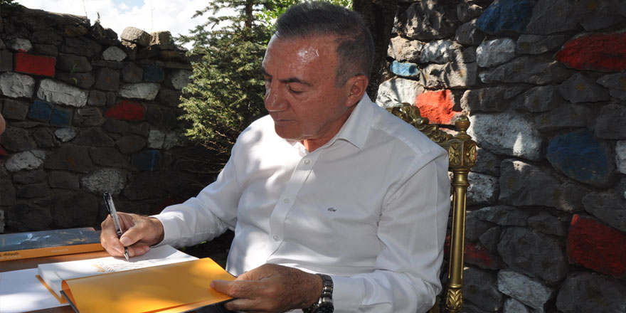 Kars Sevdalısı Naif Alibeyoğlu, kitabını tanıttı