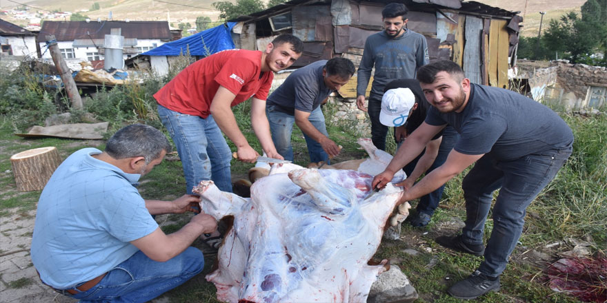 Kars’ta kurban kesimi başladı!