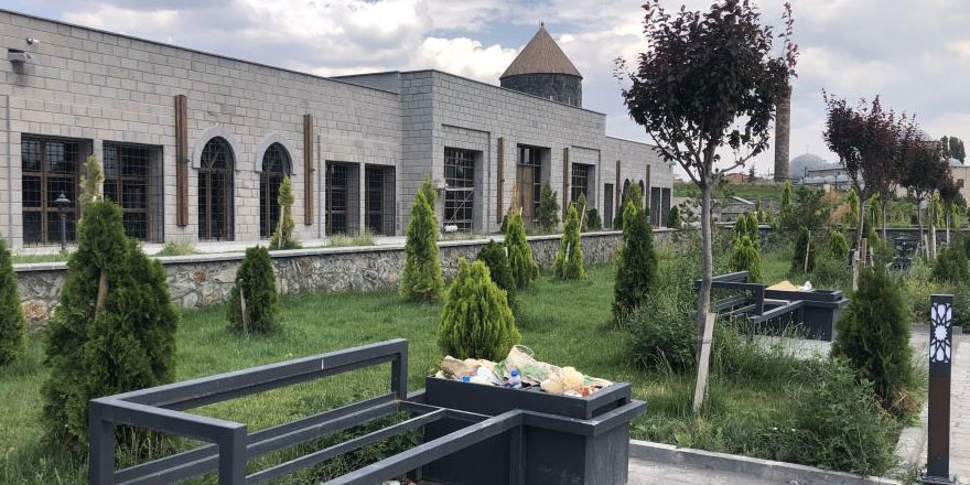 Kars Bedesten bölgesinden çöpler alınmıyor