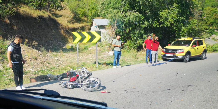 Kars’ta iki motosiklet çarpıştı