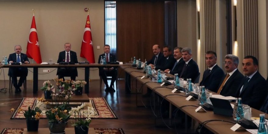 Vali Türker Öksüz Ahlat’ta bölge valileri toplantısına katıldı