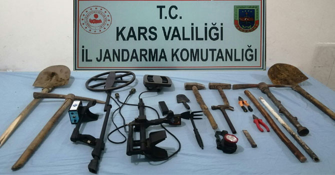 Selim’de jandarma kaçak kazıya geçit vermiyor