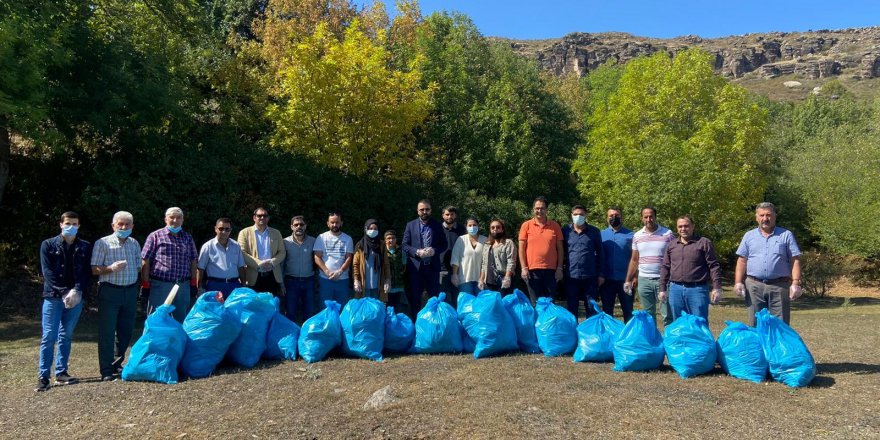 Deva Partisi Kars İl Teşkilatı Kars Kent Ormanı'nı temizledi