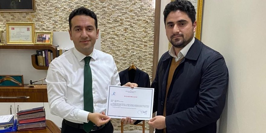 Arpaçay Halk Eğitimi Merkezi Müdürü Öner Turgut ''Başarı Belgesi" ile taltif  edildi