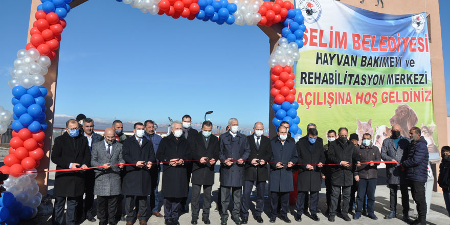 Selim’de hayvanlar üşümesin diye barınak yapıldı