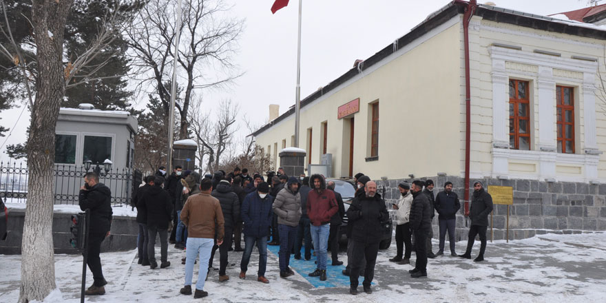 Su sorunu yaşayan köylüler valiliğe yürüdüler!