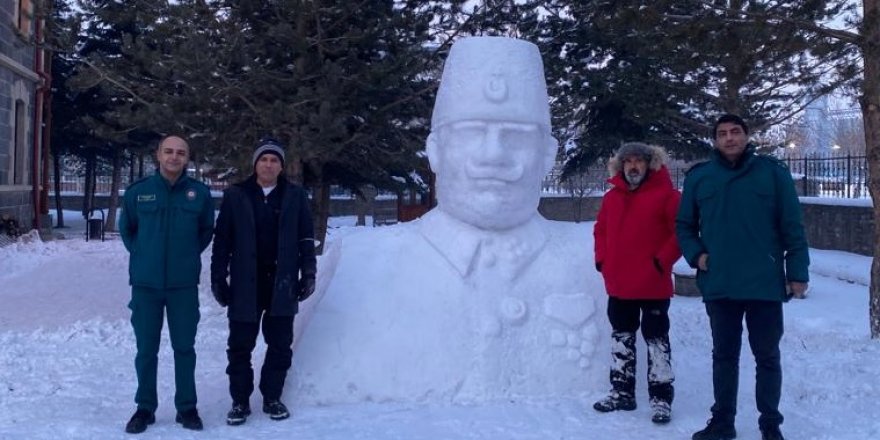 Kars Fatihi Kazım Karabekir Paşa’nın Kardan Heykeli Yapıldı