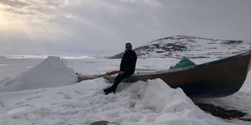 Aygır Gölü’nün buzları çözülüyor