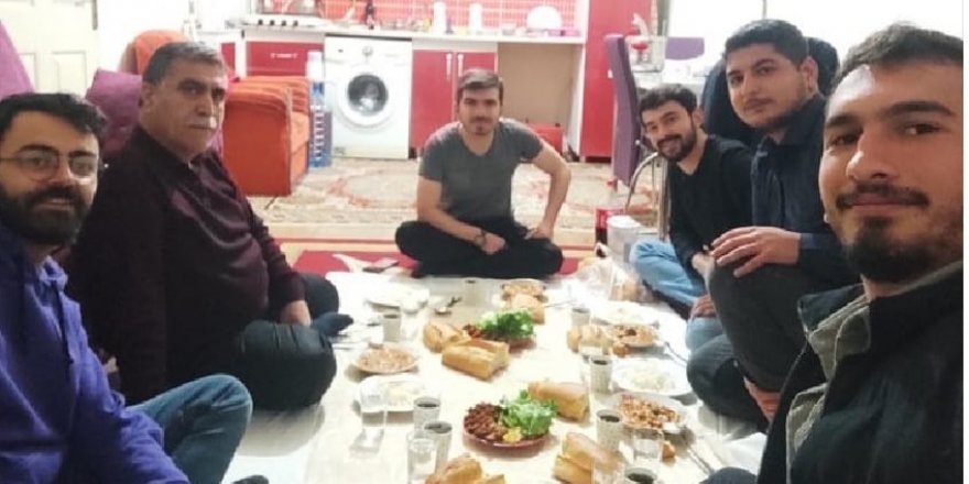 CHP Kars İl Başkanı Taner Toraman,  bugün iftarı üniversiteli gençlerle açtı