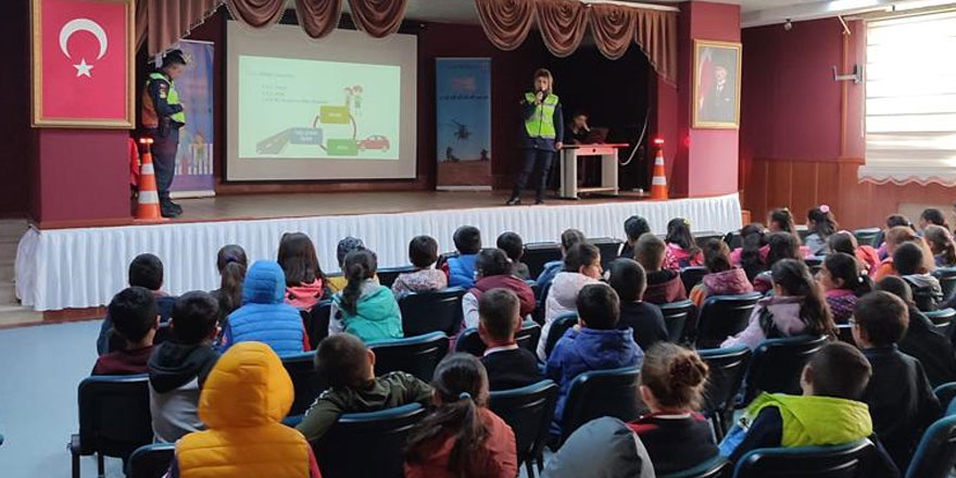 Sarıkamış’ta öğrencilere “trafik” semineri