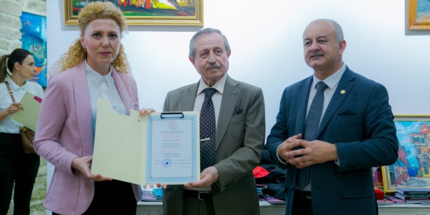 Azada Novruzova'ya Uluslararası "Türk Dünyasının İncisi Şuşa" Etkinliğinde Ödül Verildi