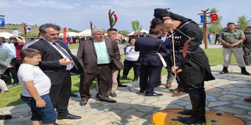 KAÜ, “Yöresel Yemekler ile Zanaatkar Eller Ahlat’ta” etkinliğinde