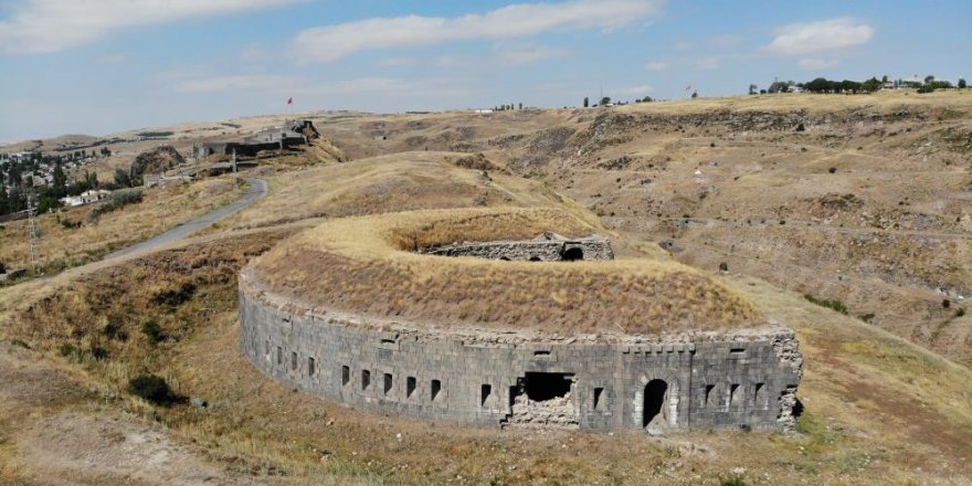  Kars’ta bir tarih gözler önünde yok oluyor