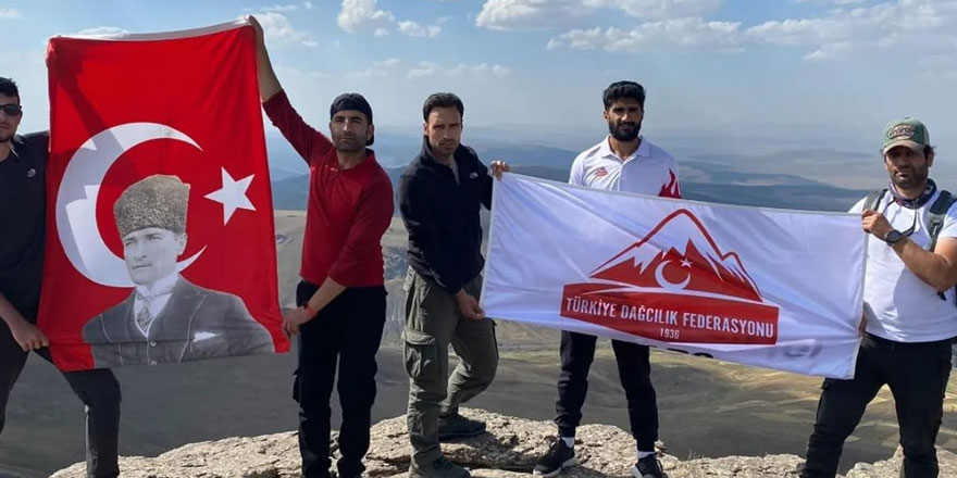 Dağcılar, 30 Ağustos Zafer Bayramı için 3020 metre tırmandılar