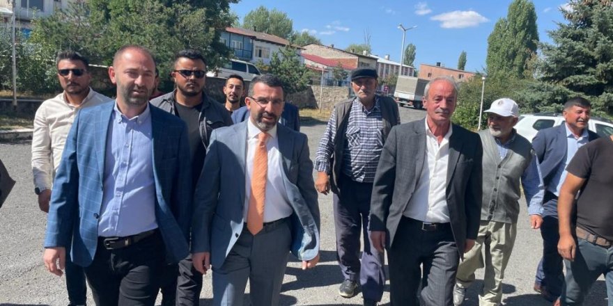 ​​​​​​​AK Parti Kars İl Başkanı Adem Çalkın, köy köy geziyor.