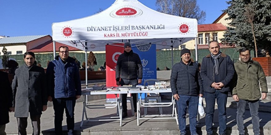 Kars'ta, Diyanet Yayınları Faikbey caddesinde tanıtıldı